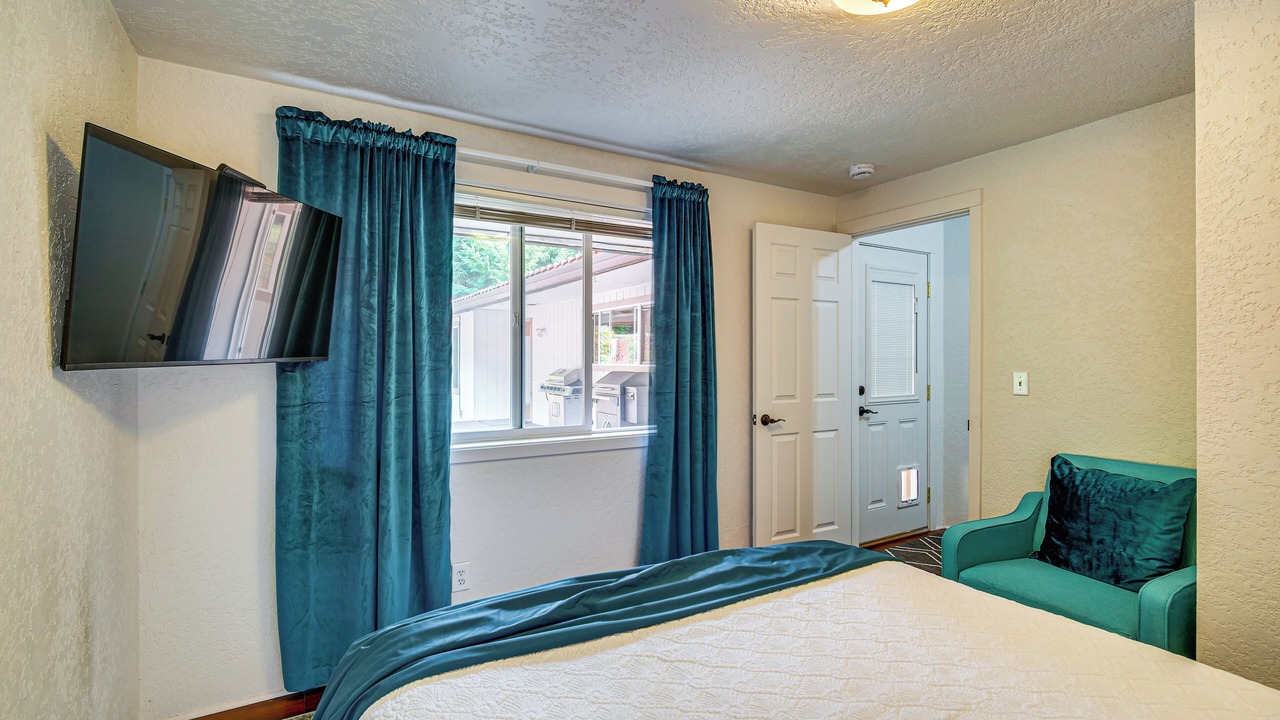 Photo of Bedroom in Roseburg