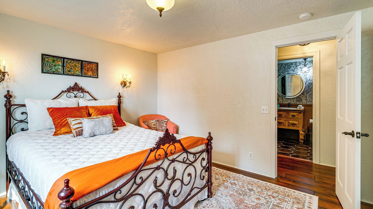 Photo of Bedroom in Roseburg