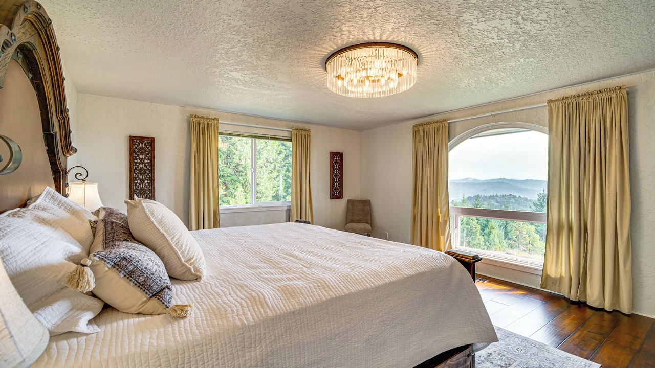 Photo of Bedroom in Roseburg