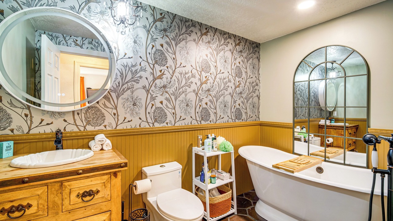 Photo of Bathroom in Roseburg