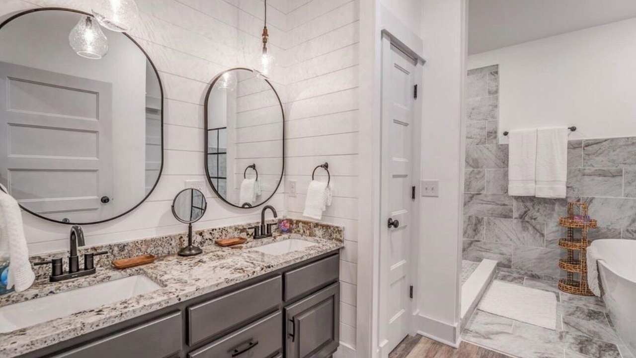 Photo of Bathroom in Counce