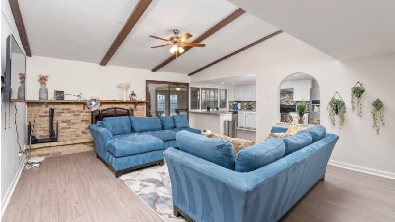 Photo of Livingroom in Northeast Carrollton