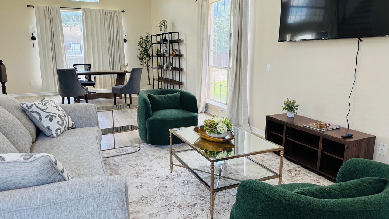 Photo of Livingroom in Southwest Arlington