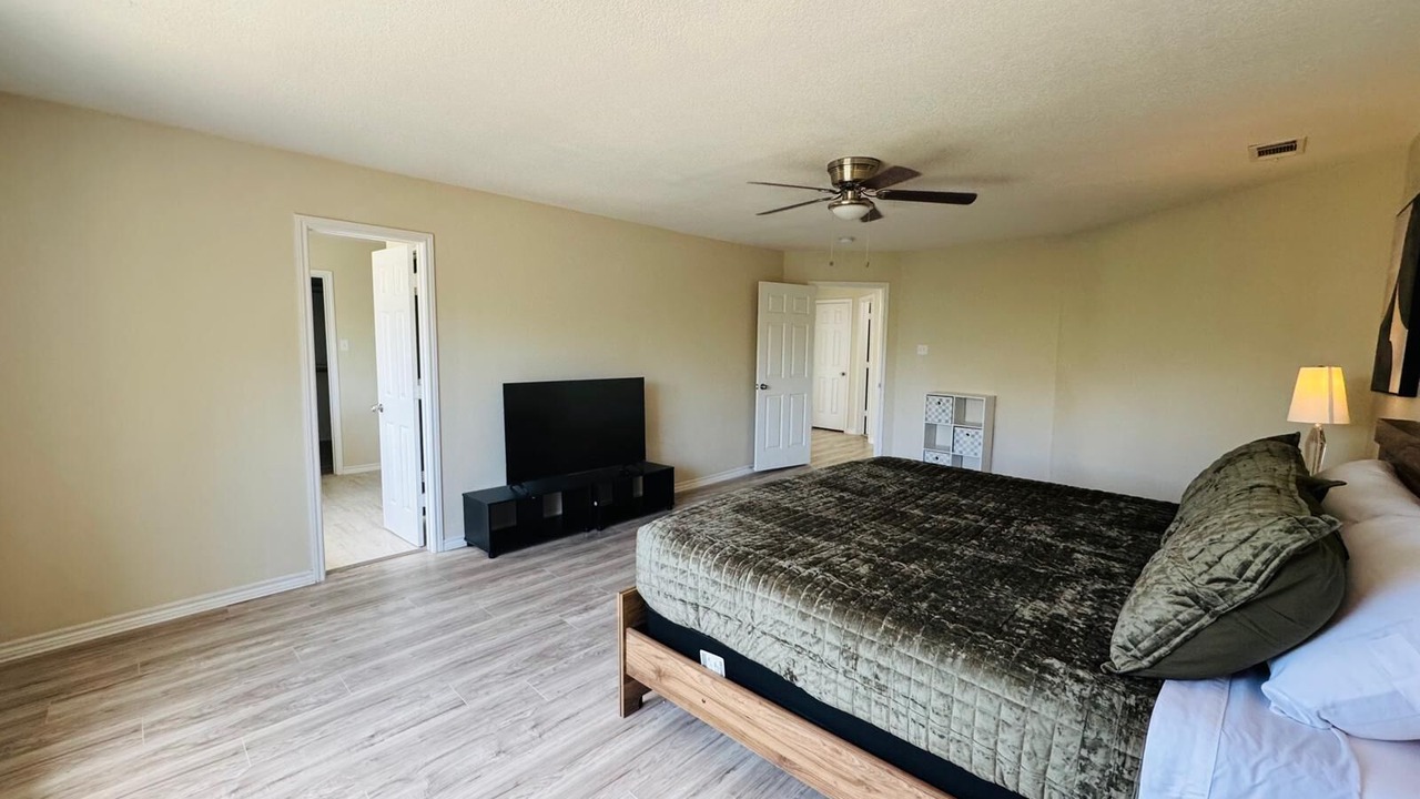 Photo of Bedroom in Southwest Arlington