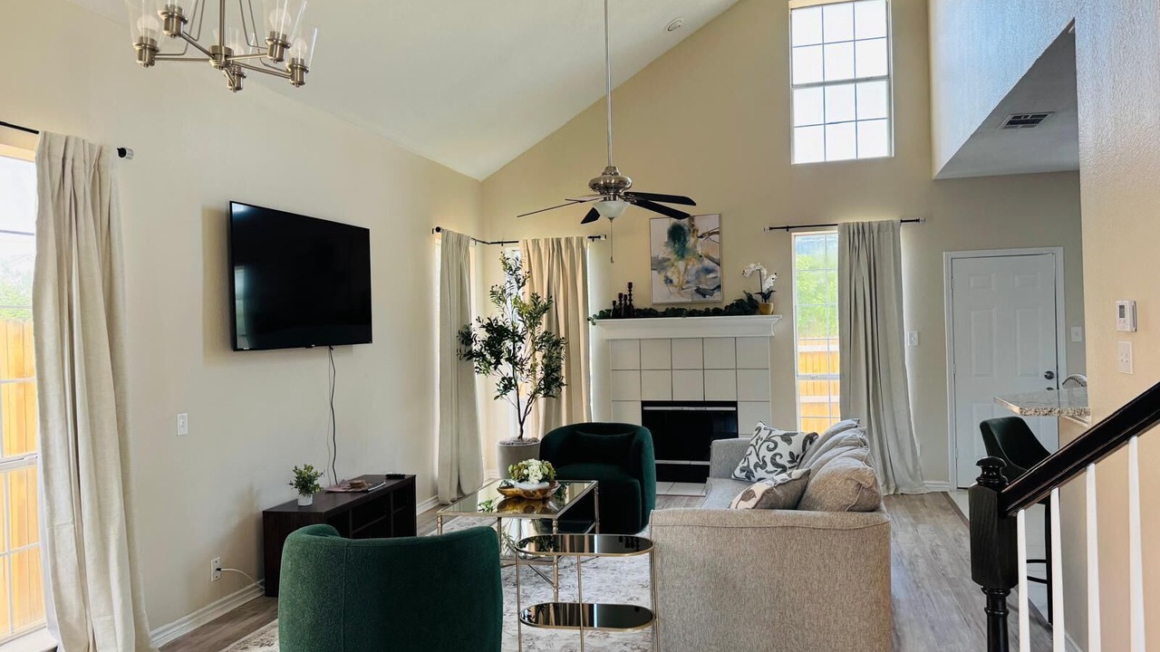 Photo of Livingroom in Southwest Arlington