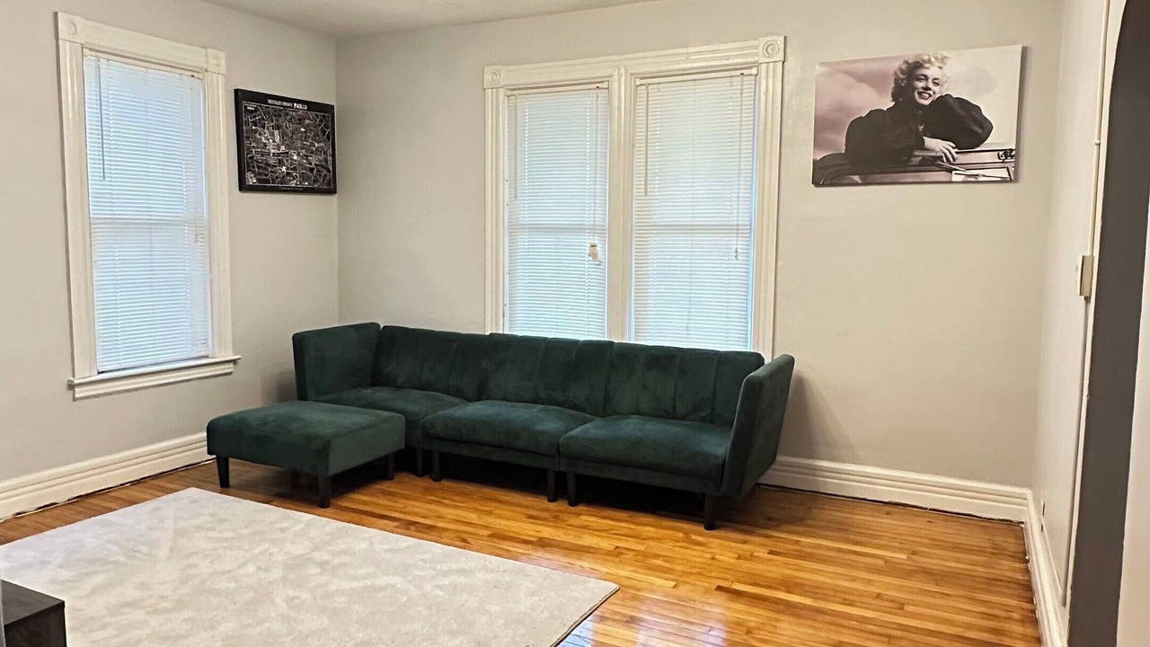 Photo of Livingroom in Utica