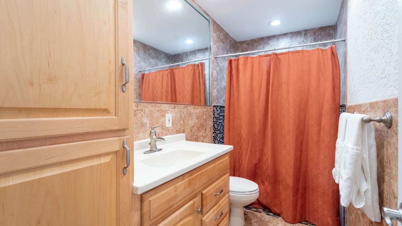 Photo of Bathroom in Garden Isles