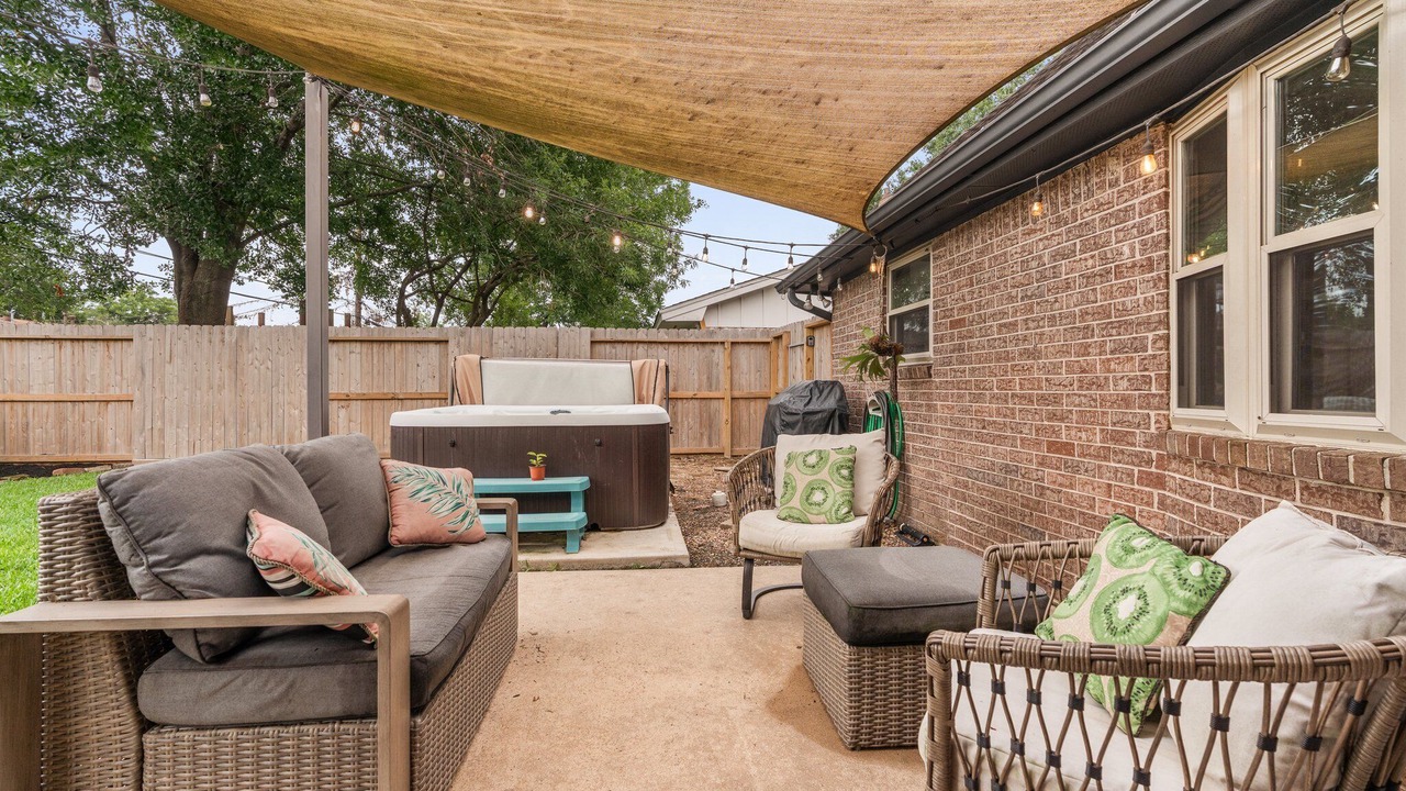Photo of Patio Balcony in Garden Oaks