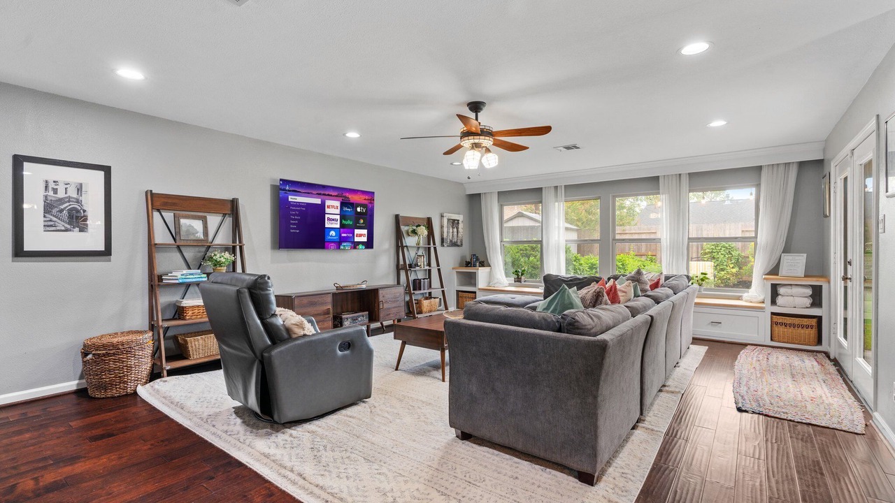 Photo of Livingroom in Garden Oaks