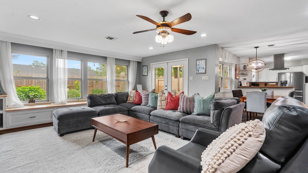 Photo of Livingroom in Garden Oaks