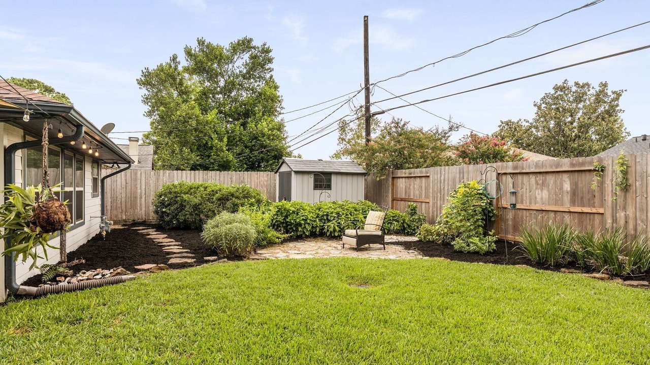 Photo of Outdoor in Garden Oaks