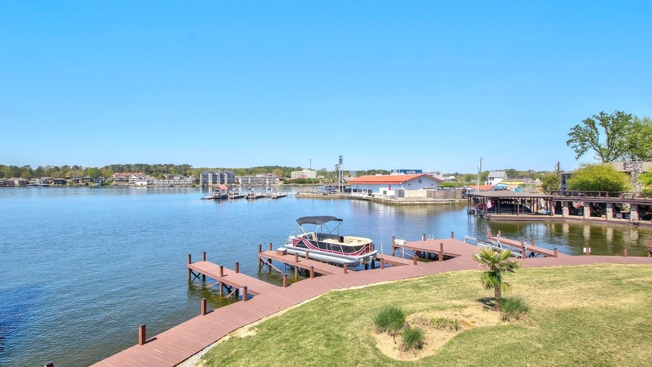Photo of Others in Lake Hamilton