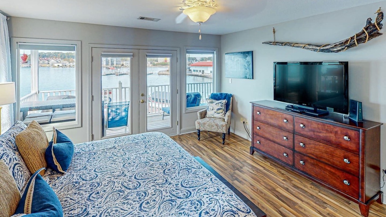 Photo of Bedroom in Lake Hamilton