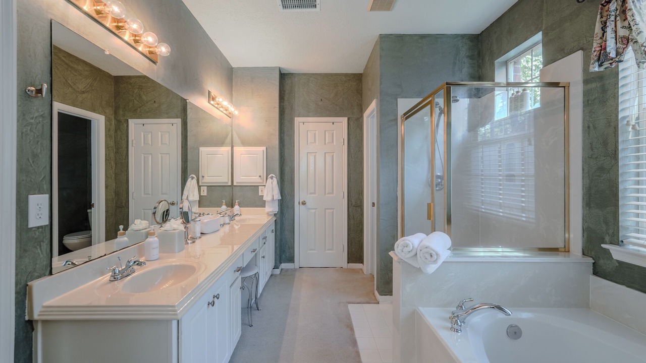 Photo of Bathroom in Alden Bridge