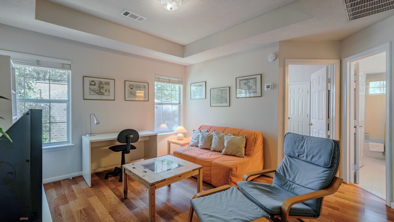 Photo of Livingroom in Alden Bridge