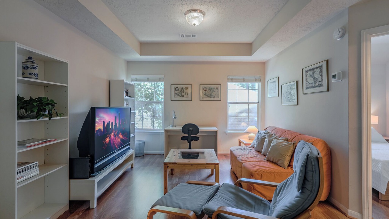 Photo of Livingroom in Alden Bridge