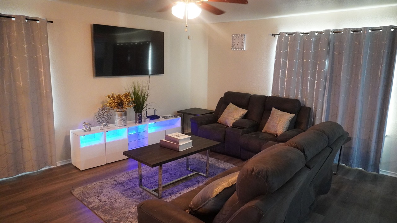 Photo of Livingroom in Southeast Arlington