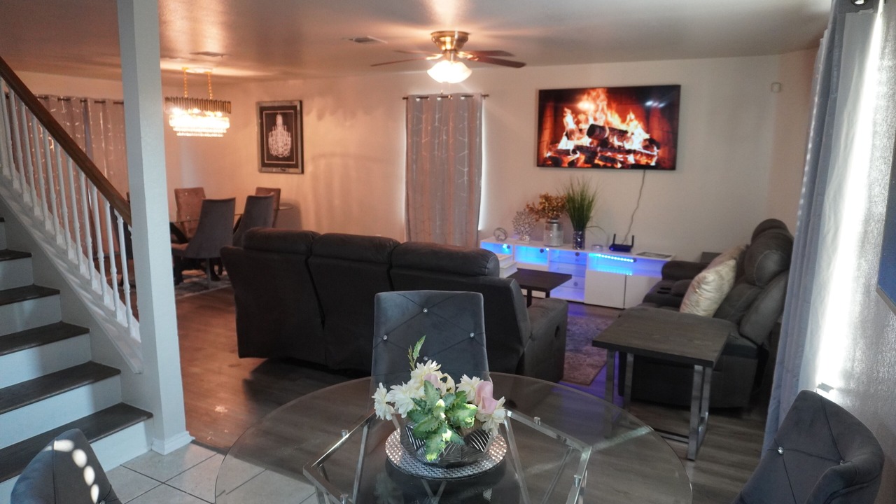 Photo of Livingroom in Southeast Arlington