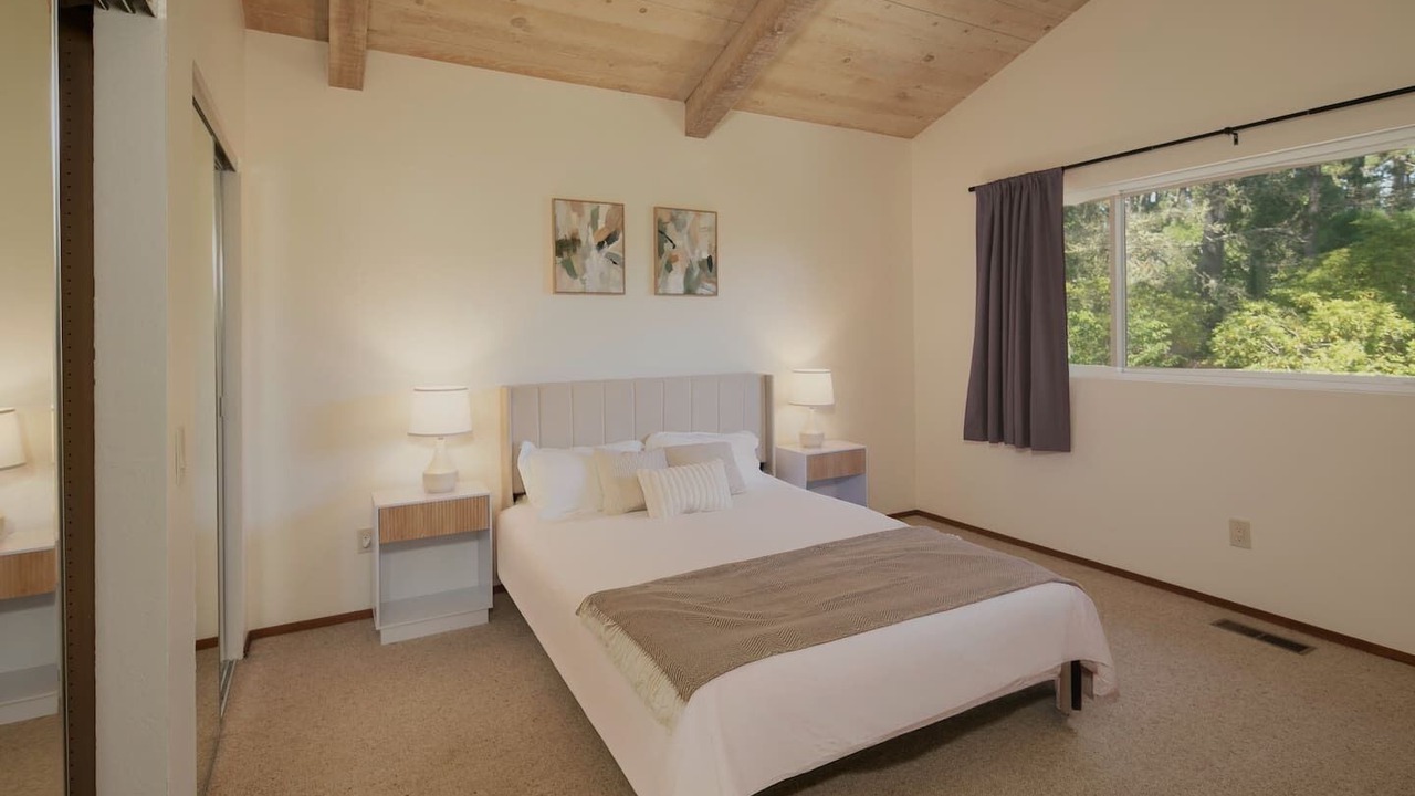 Photo of Bedroom in Monterey