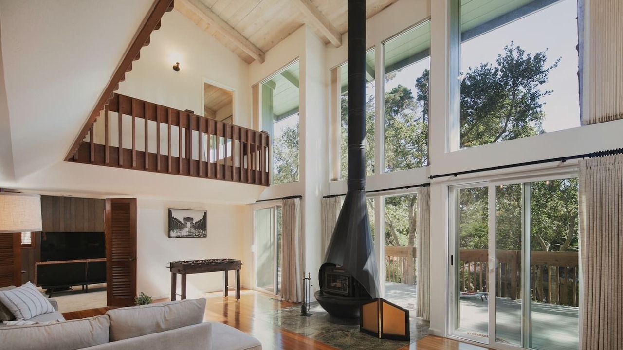 Photo of Livingroom in Monterey