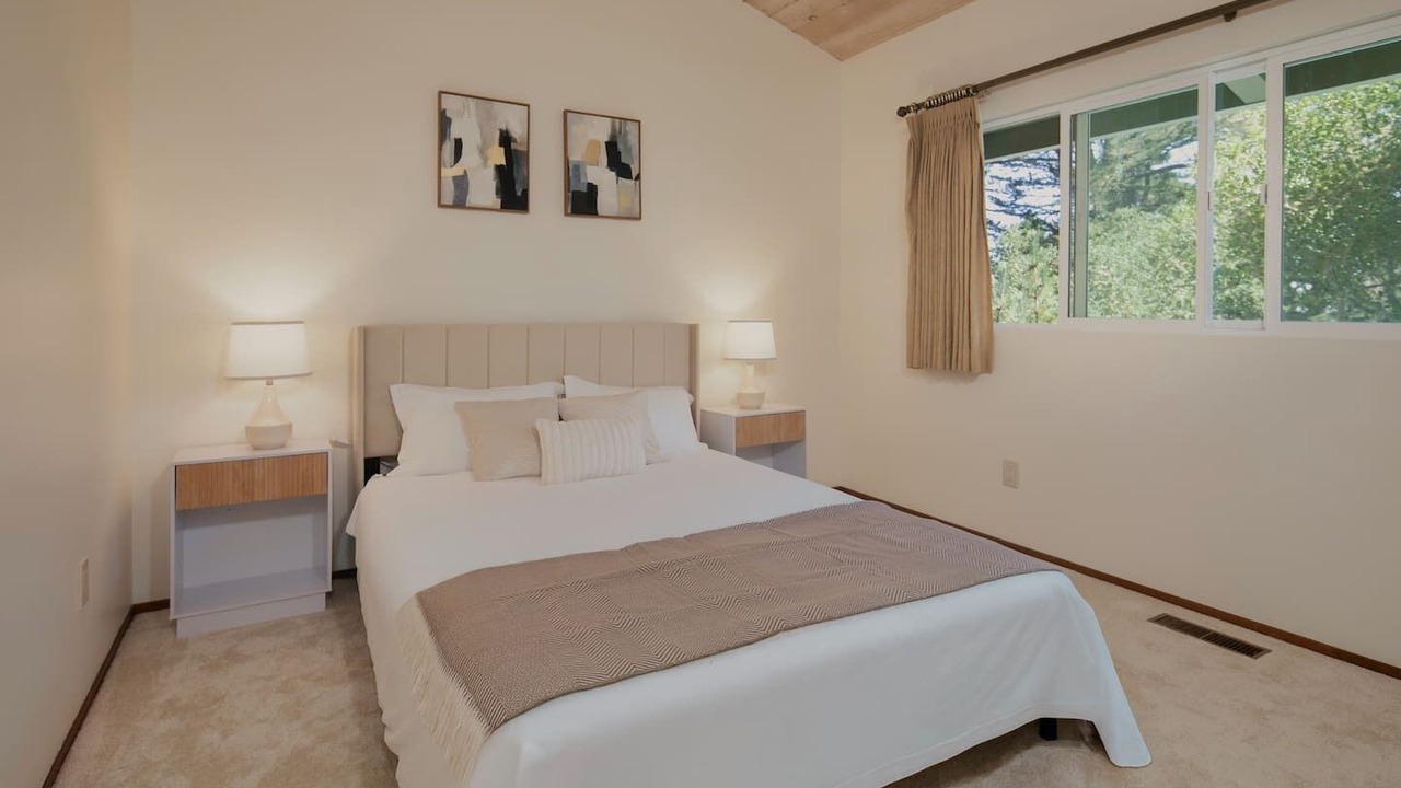 Photo of Bedroom in Monterey