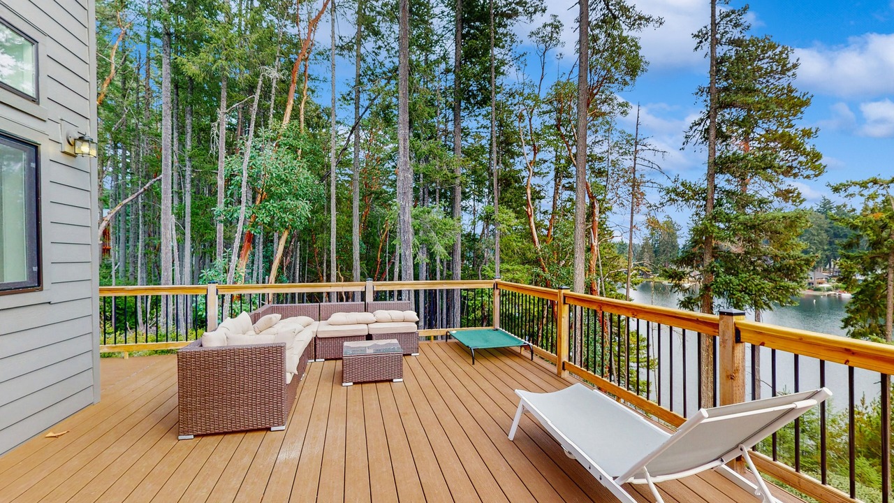 Photo of Patio Balcony in Anderson Island