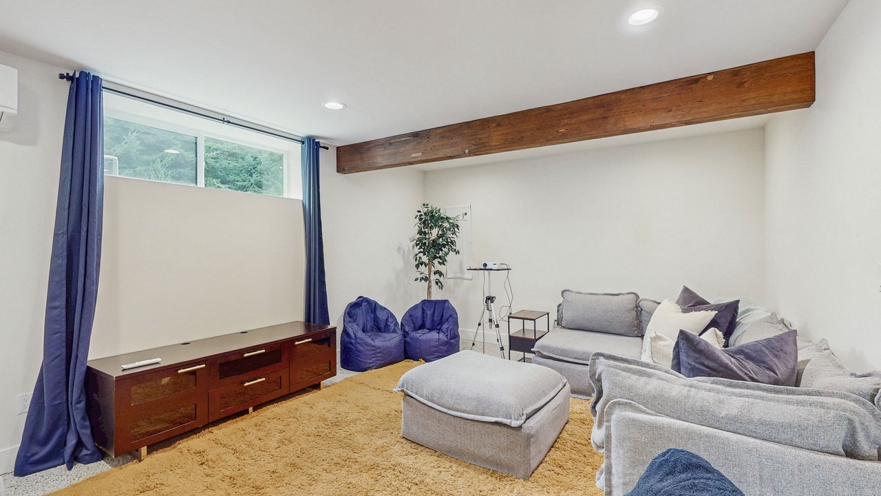 Photo of Livingroom in Anderson Island