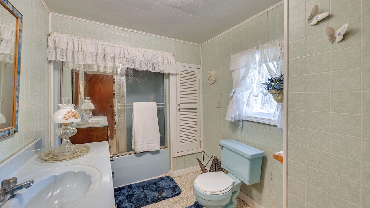Photo of Bathroom in Waneta