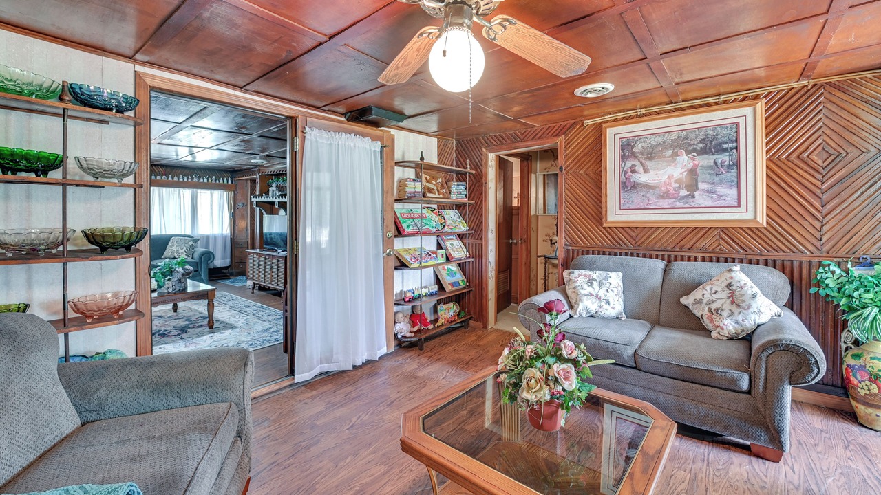 Photo of Livingroom in Waneta