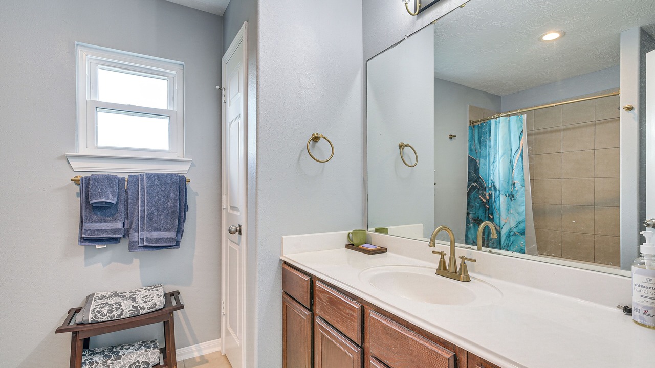 Photo of Bathroom in Hitchcock