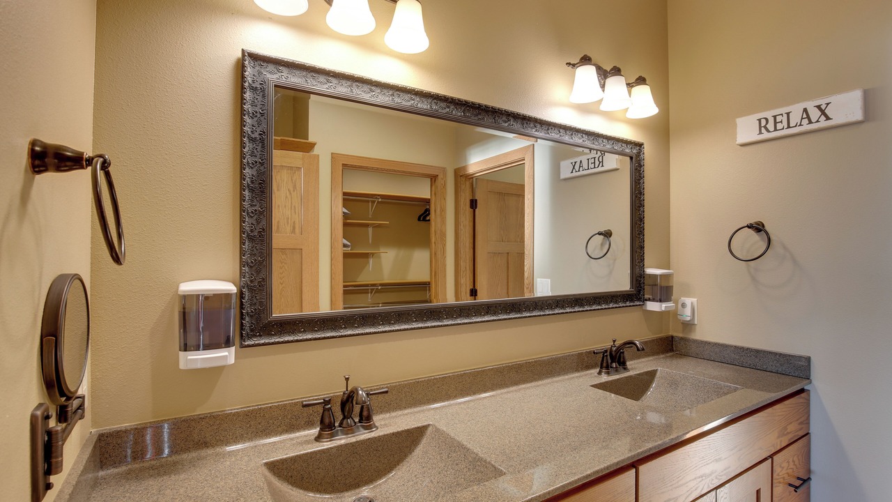 Photo of Bathroom in Lake Park