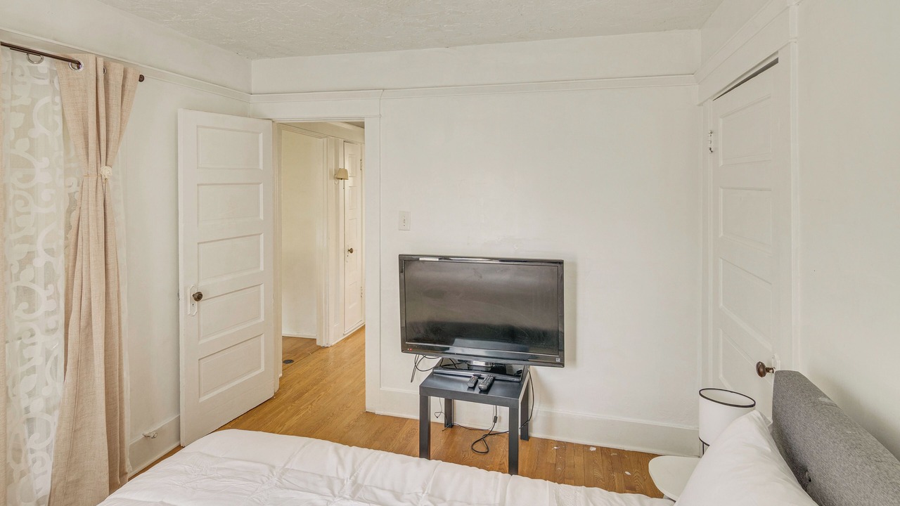Photo of Bedroom in Van Nuys
