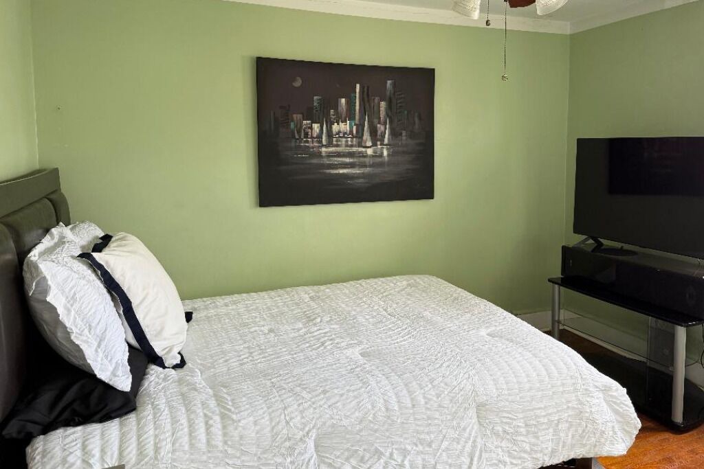 Photo of Bedroom in Upper Darby