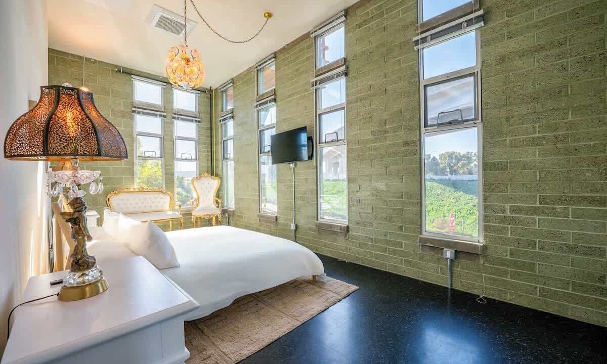 Photo of Bedroom in Logan Heights