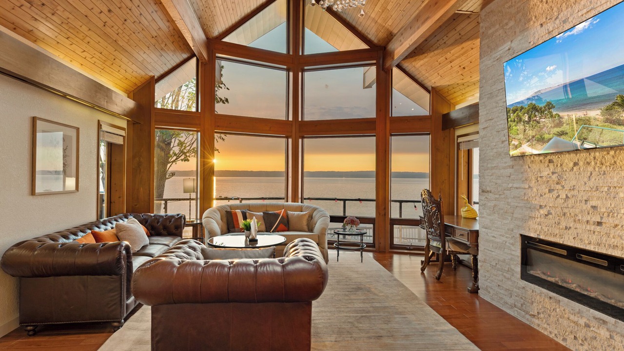 Photo of Livingroom in Warm Beach