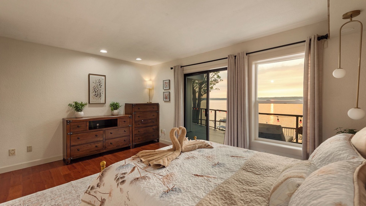 Photo of Bedroom in Warm Beach