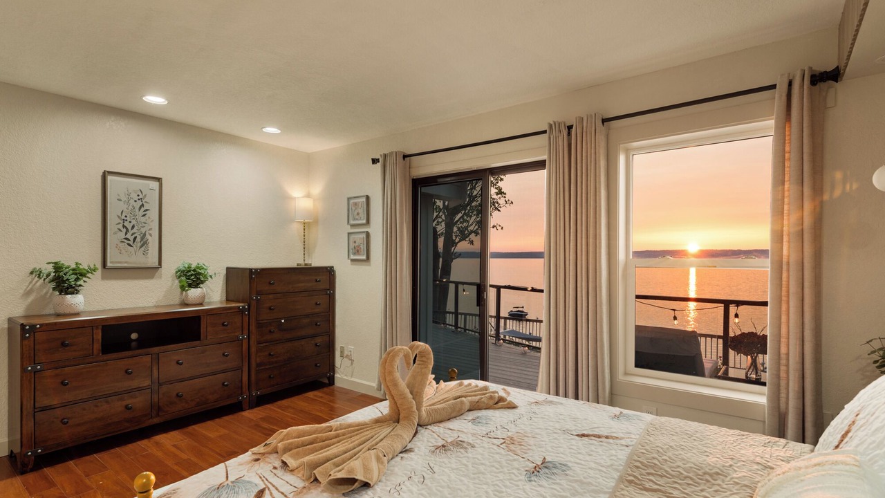 Photo of Bedroom in Warm Beach