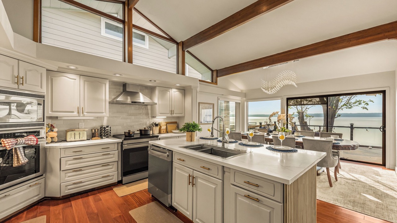 Photo of Kitchen in Warm Beach