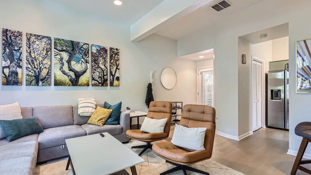 Photo of Livingroom in Judge's Hill