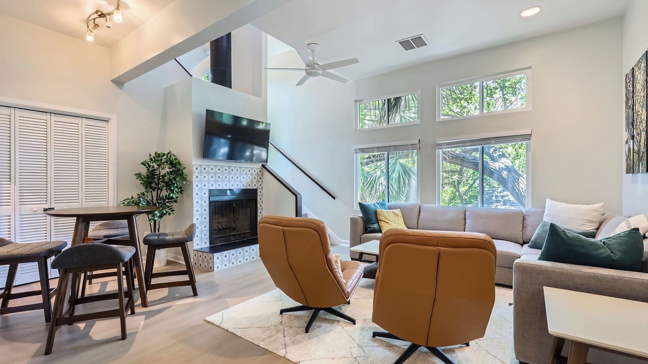 Photo of Livingroom in Judge's Hill