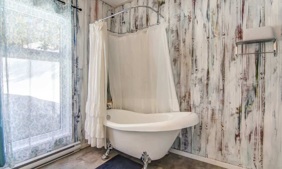 Photo of Bathroom in Saint-David-de-Falardeau