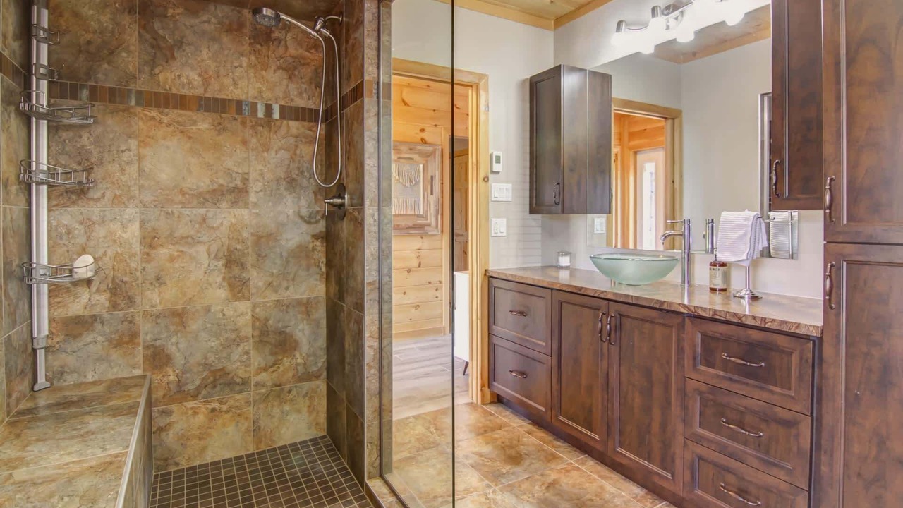 Photo of Bathroom in Saint-David-de-Falardeau
