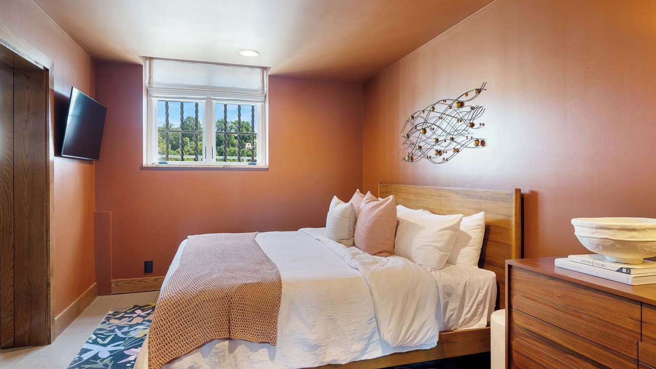 Photo of Bedroom in Glenview
