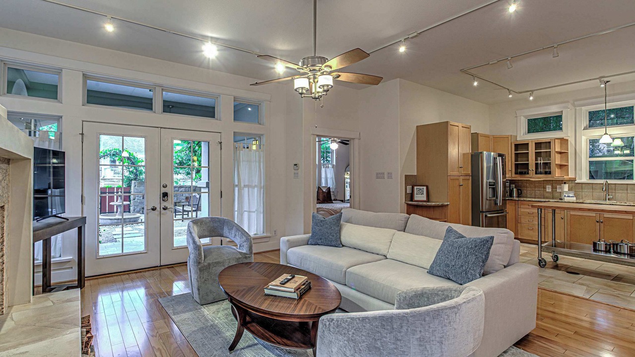 Photo of Livingroom in Bouldin