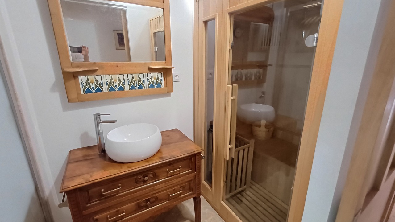 Photo of Bathroom in Hures-la-Parade