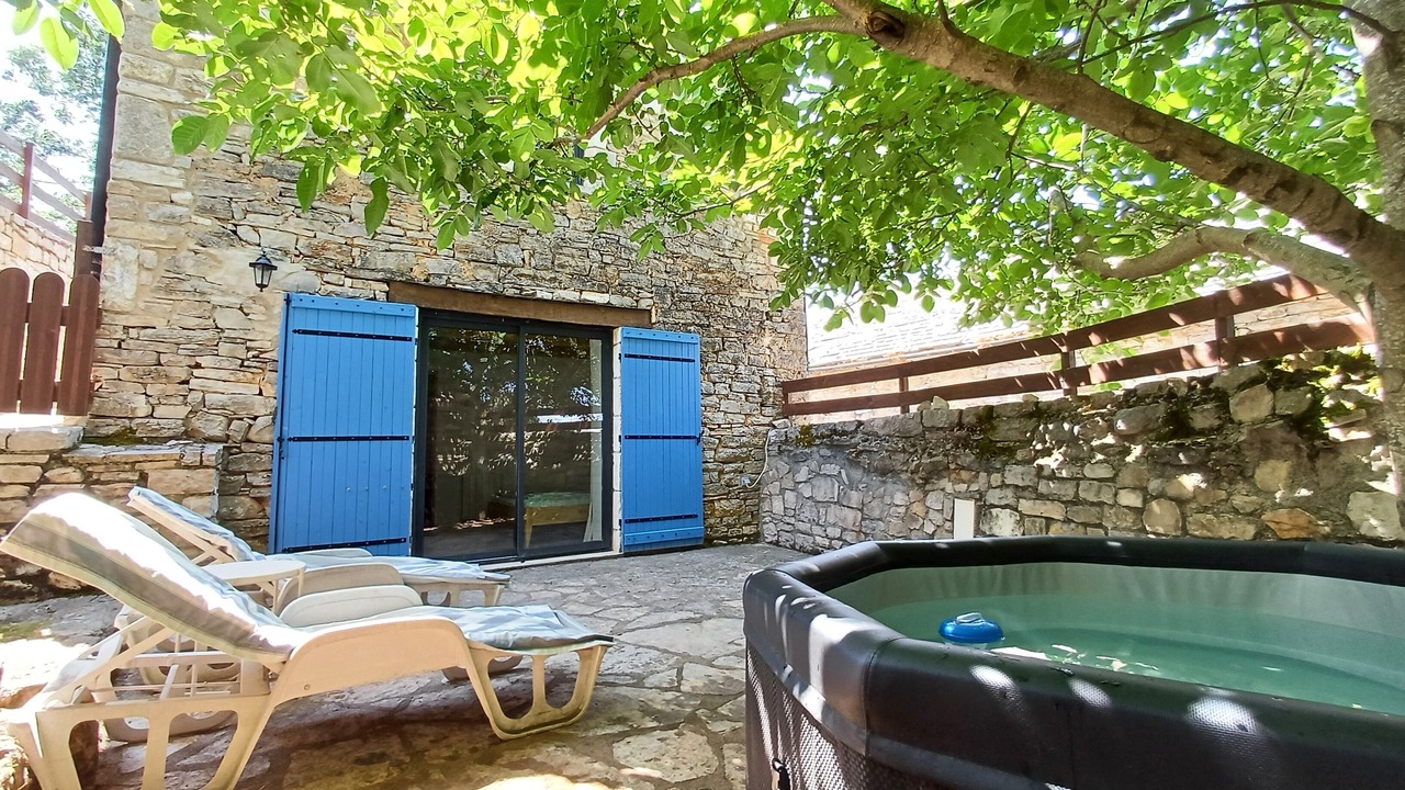 Photo of Patio Balcony in Hures-la-Parade
