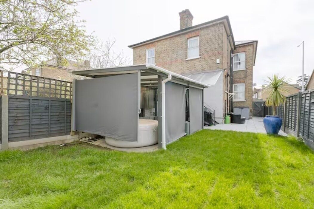 Photo of Outdoor in Uxbridge South