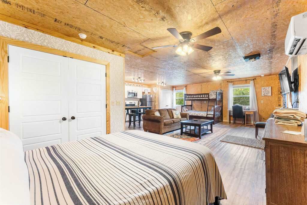 Photo of Bedroom in Eureka Springs