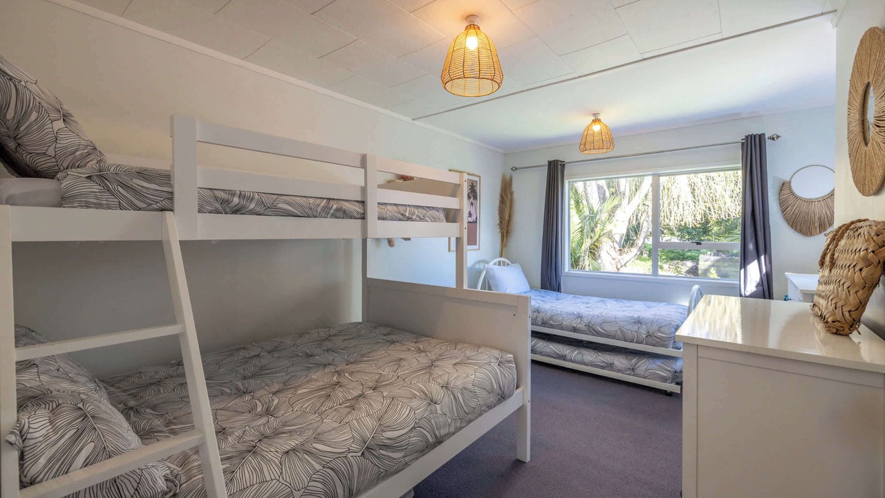 Photo of Bedroom in Onetangi