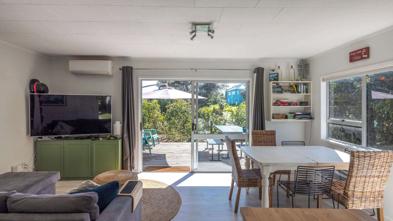 Photo of Livingroom in Onetangi